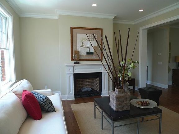 3rd image of 12 N Astor St APT 3