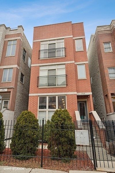 1st image of 1928 W Belmont Ave #3