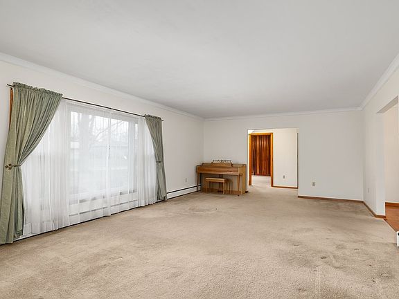 5th image of 388 Maple Dr