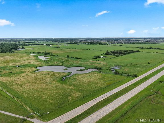 4th image of 15985 N Highway 75