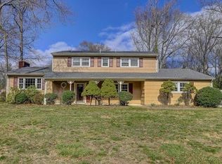 18 Highpoint Dr, Edison, NJ 08820