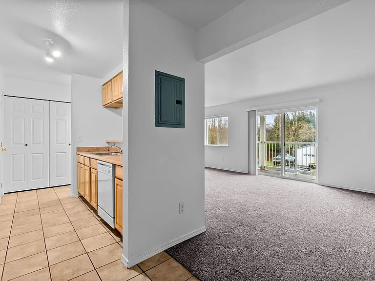 Vessey Park Apartments — Photo 9