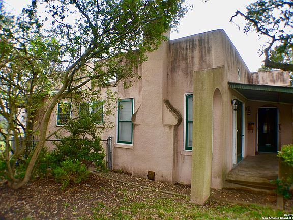 3rd image of 124 WILDROSE AVE