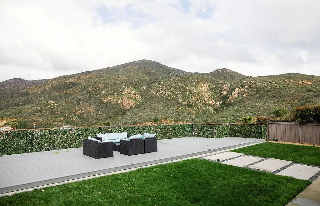4 bed, 2359 sqft, $5,450 — Photo 4