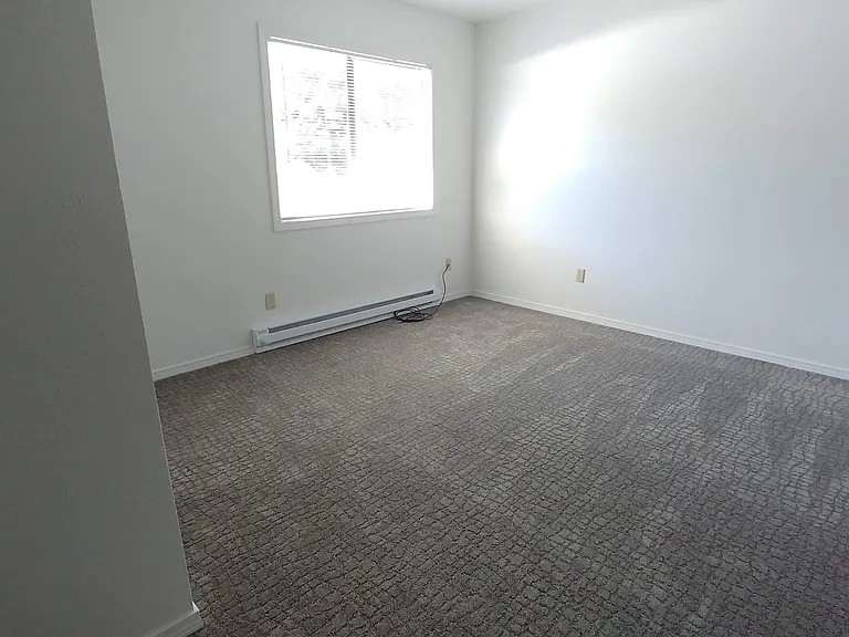 600 SW Crestview St #14 — Photo 8