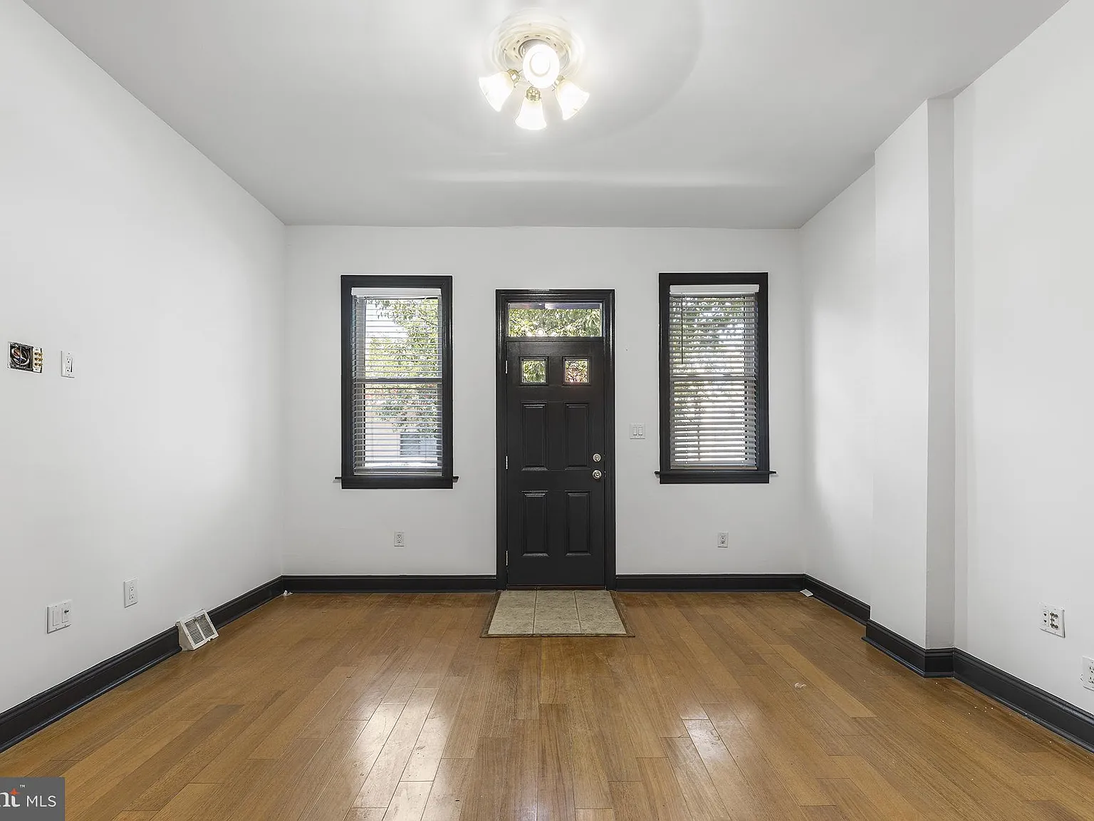 3 bed, 1.5 bath, 1530 sqft, $2,300 — Photo 4