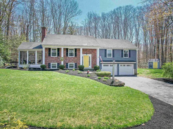 7 Wildwood Drive, Bedford, NH 03110