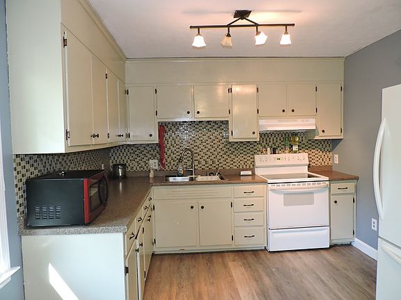 4th image of 33278 Brittany Ln
