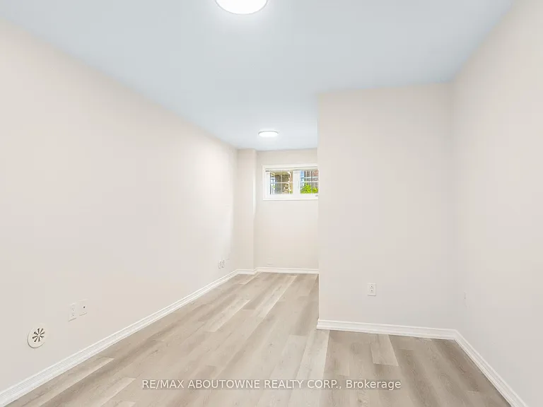 2441 Greenwich Dr #1 — Photo 30