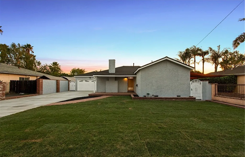 3 bed, 1483 sqft, $3,690 — Photo 2