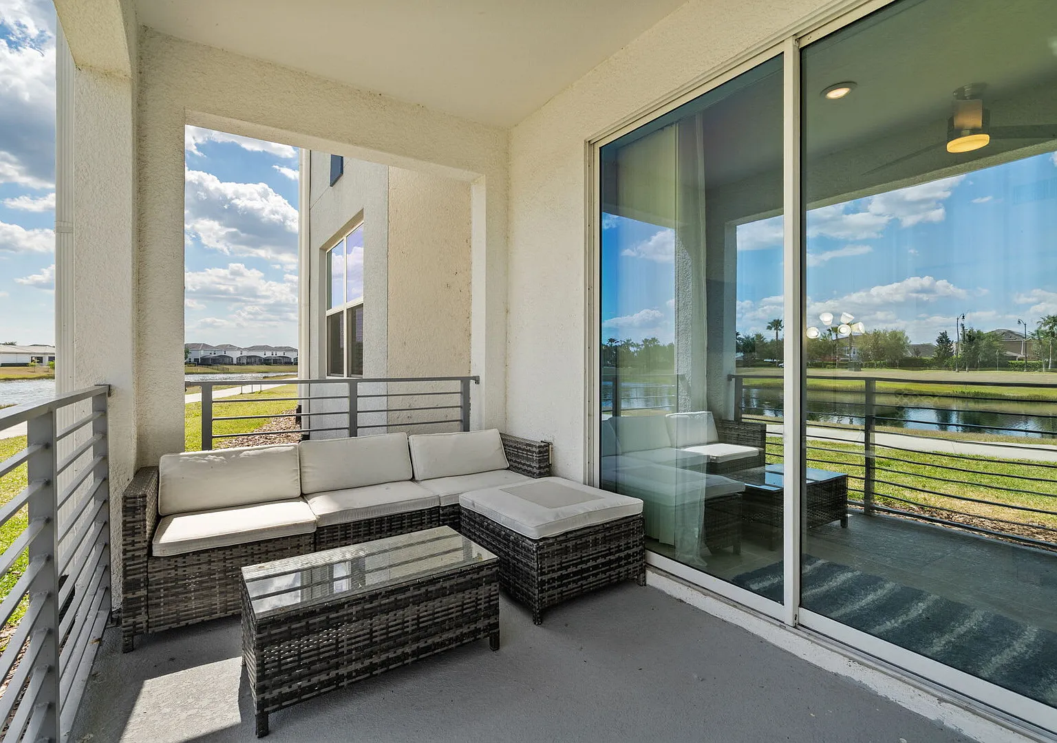 Cozy & Stylish 2BR Condo, Prime Storey Lake Spot — Photo 3