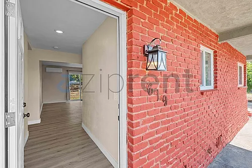 619 E Watters Rd Photo 1