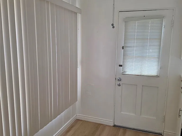 633 Park Ave #C — Photo 11