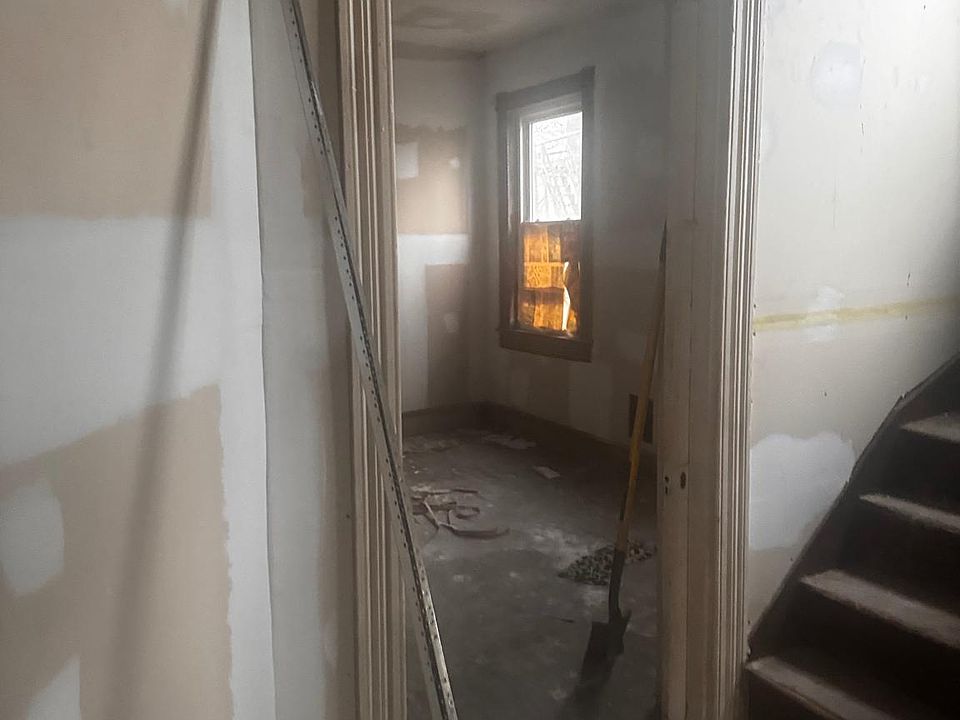 2nd image of 1217 W Mulberry St