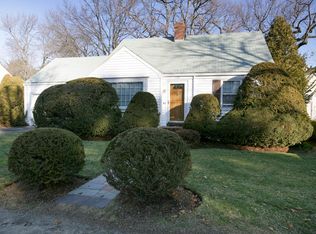 127 Fairway Dr, Newton, MA 02465