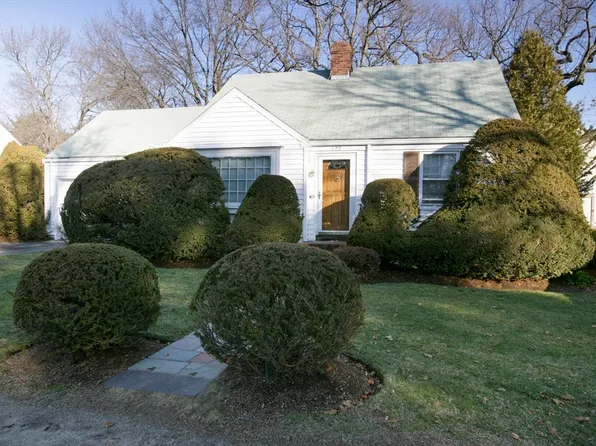 127 Fairway Dr, Newton, MA 02465