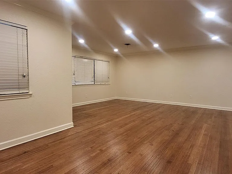 1902 Amy Dr — Photo 5