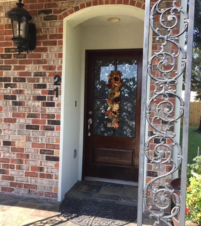 1st image of 21 Oak Alley Ln