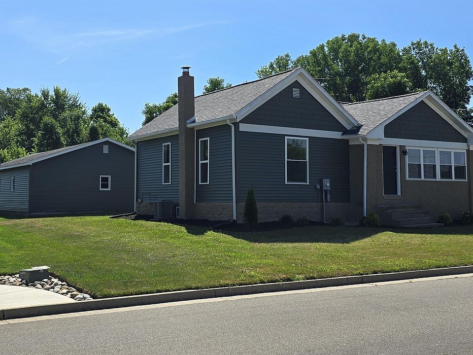 1st image of 1014 N Eckart Ave