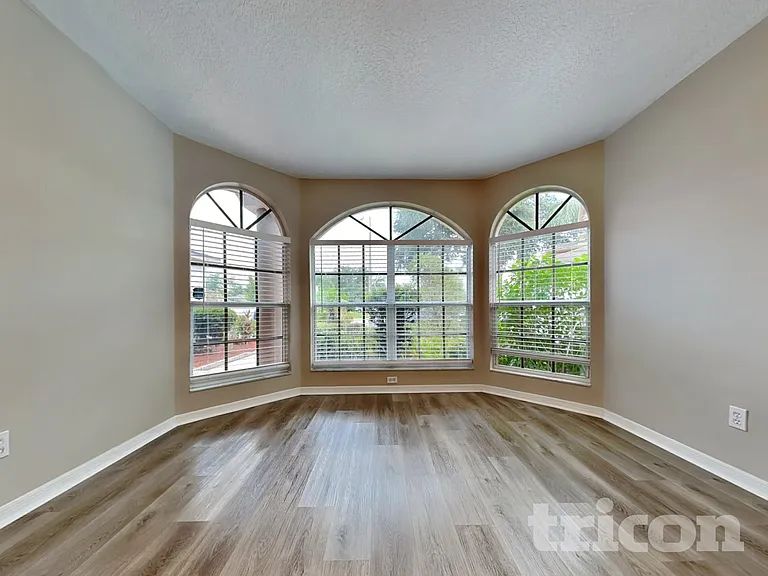 1748 Pembrooke Way — Photo 15