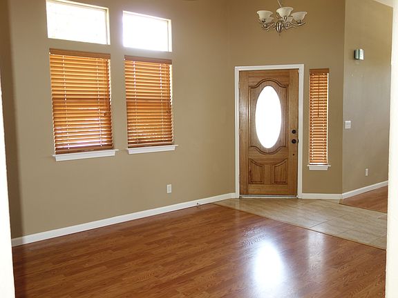 4th image of 1011 Kennedy Dr