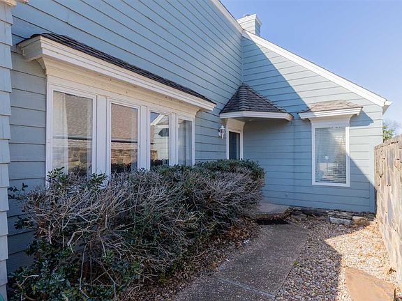 2nd image of 1018 S Woodcrest Dr