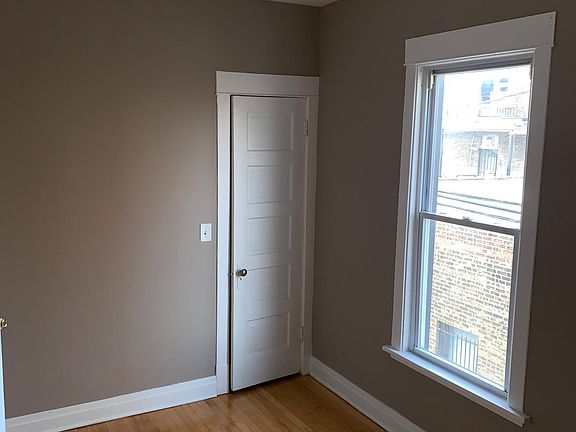 4th image of 2342 N Avers Ave Unit 2