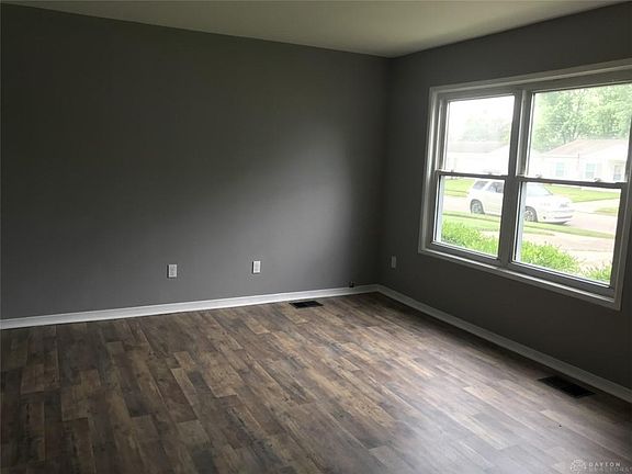 4th image of 723 Martha Dr