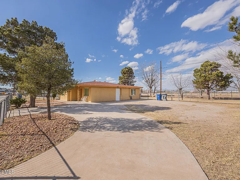 213 Carnes Rd — Photo 2
