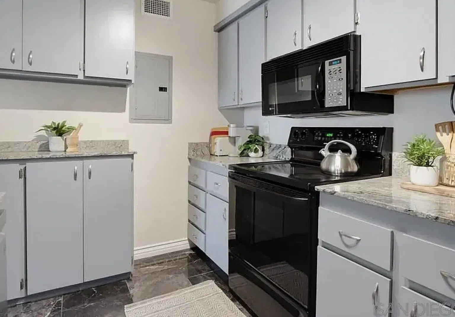 2 bed, 798 sqft, $3,200 — Photo 3
