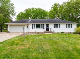 2945 Winnegamie Dr, Appleton, WI 54914