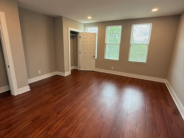 507 E Washington Ln — Photo 30
