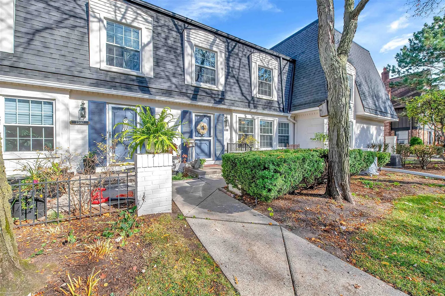 22013 Shorepointe Ln photo 1