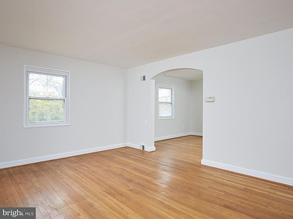 5th image of 152 N Columbus St
