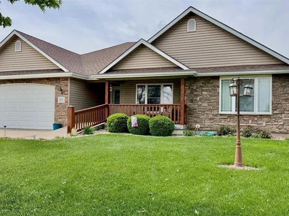 3611 NW Sterling Chase Ct, Topeka, KS 66618