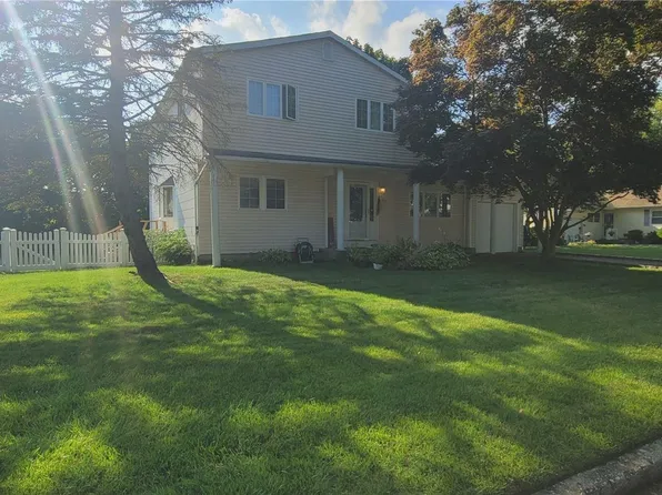 36 Saratoga Avenue, Medford, NY 11763