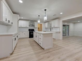 721 NW 16th St, Moore, OK 73160