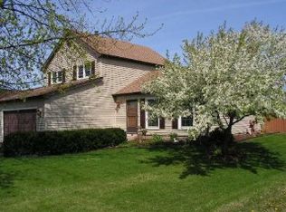 66 Burgess Dr, Glendale Heights, IL