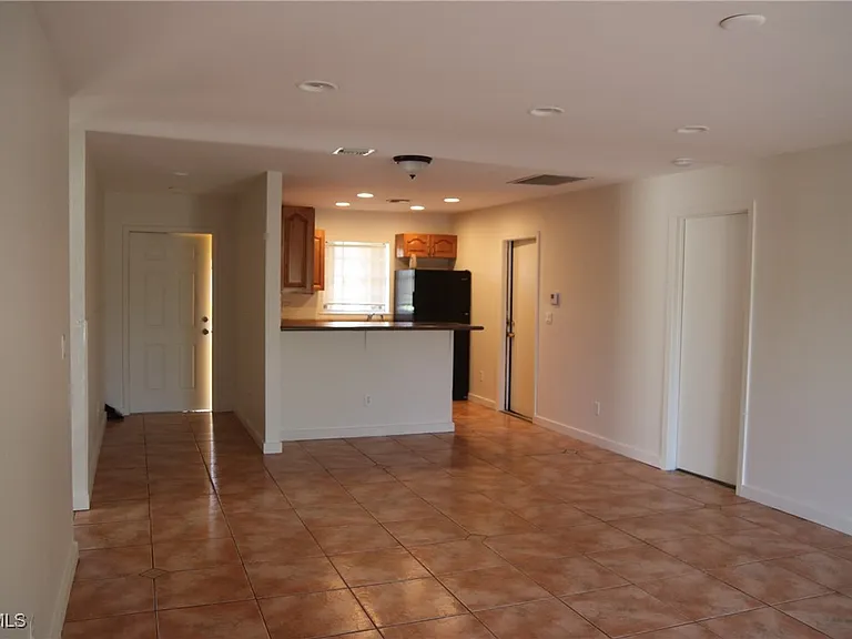320 Harry Ave S — Photo 8