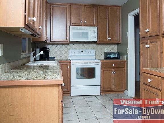 5th image of 302 Bedford Ave