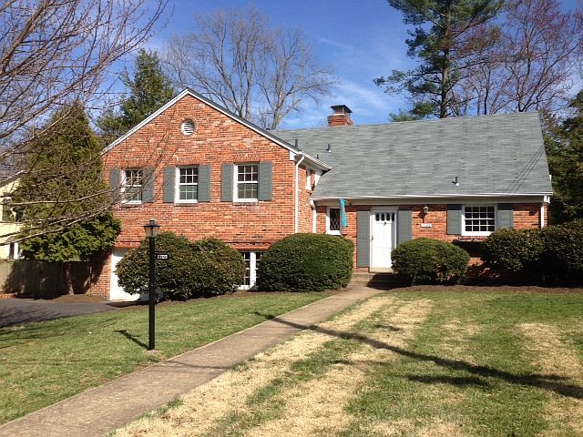 1st image of 1709 Oak Ln