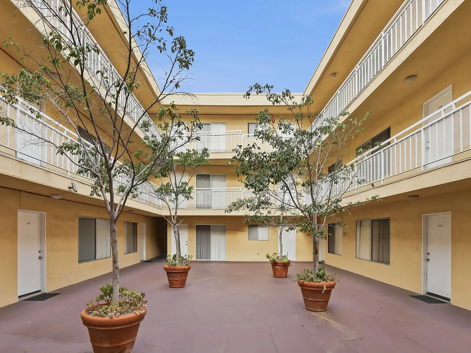 2 bed, 1210 sqft, $4,000 — Photo 2