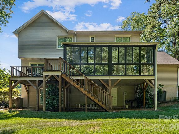 3rd image of 7935 Altacrest Dr