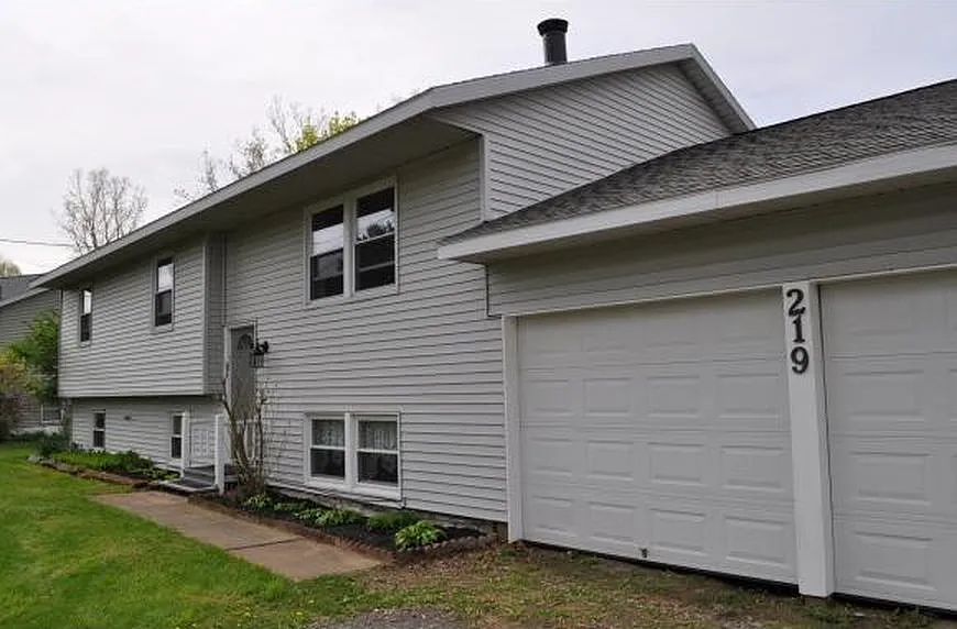 One bedroom ($800 Utilities included), Furnished, on East Hill in Ithaca/ available from Aug-2026) — Photo 2