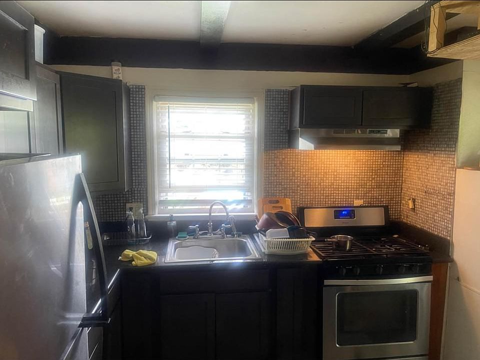 2nd image of 3902 Canterbury Way #2