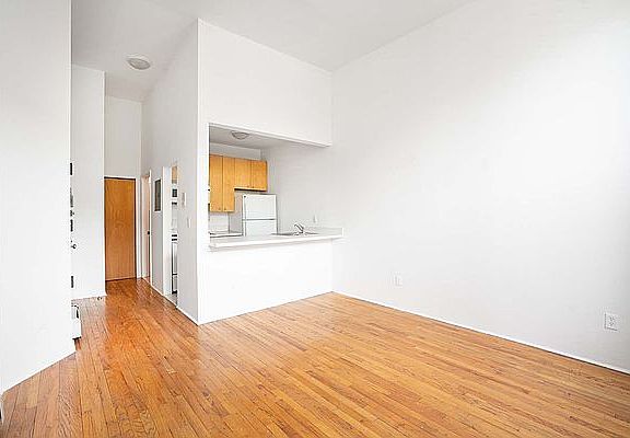 4th image of 2034 5th Ave APT 1A