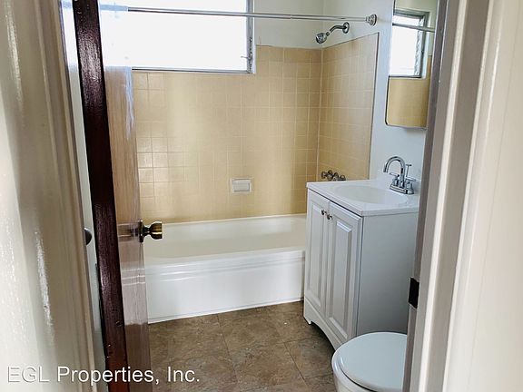 2nd image of 5319 Inglewood Blvd APT 09
