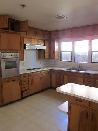 2nd image of 826 13th St