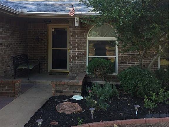 4th image of 208 S Bouziden Dr