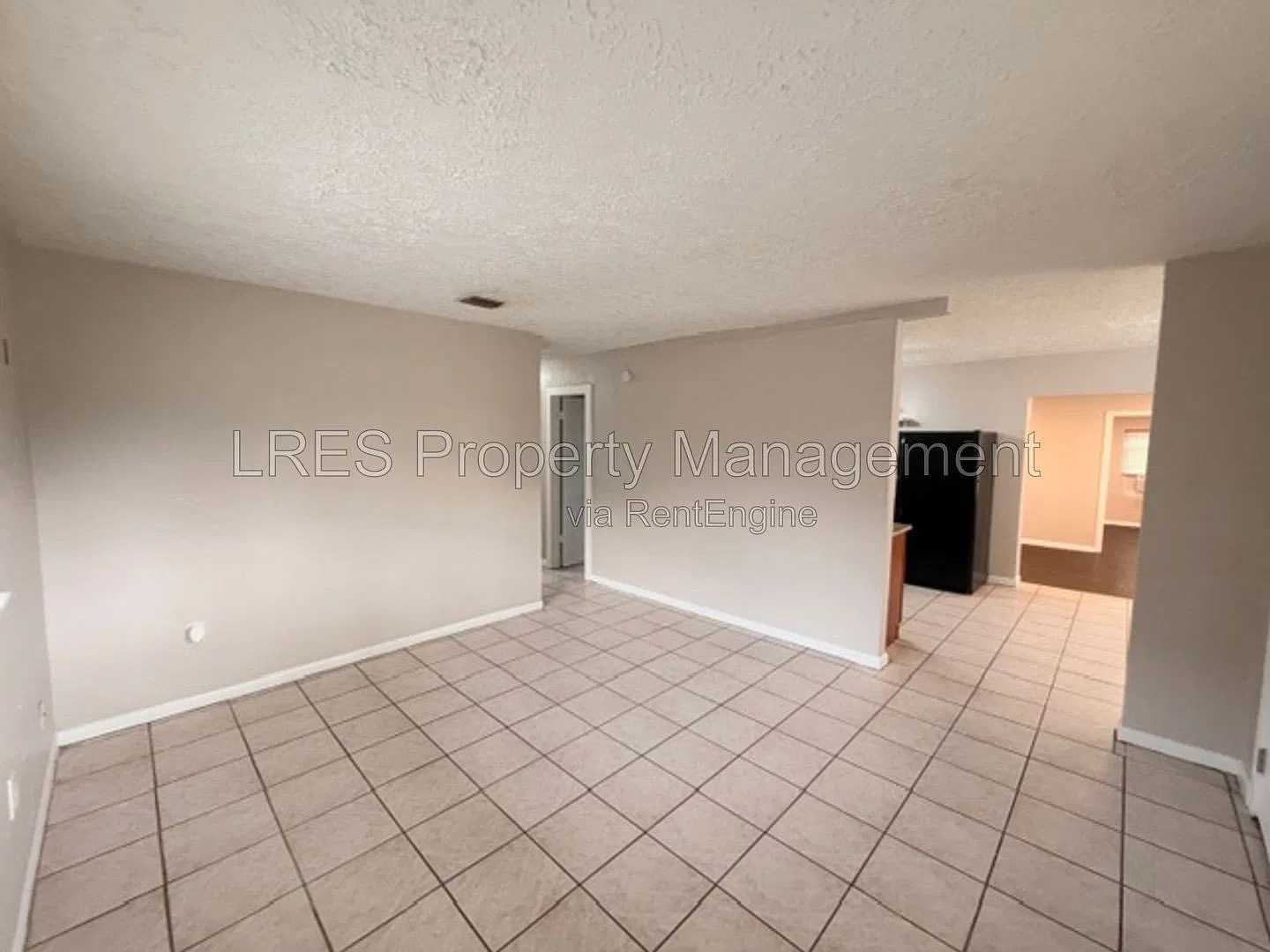 3 bed, 1.5 bath, 1445 sqft, $1,925 — Photo 4